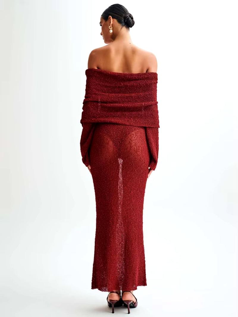 Robe portée pour montrer l’élégance de la coupe longue et des épaules dénudées.